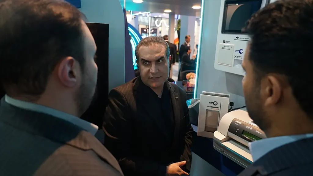 مهندس احمد پیشگاه‌زاده مدیرعامل شرکت پرداخت الکترونیک سپهر در هفدهمین نمایشگاه صنعت مالی تهران
