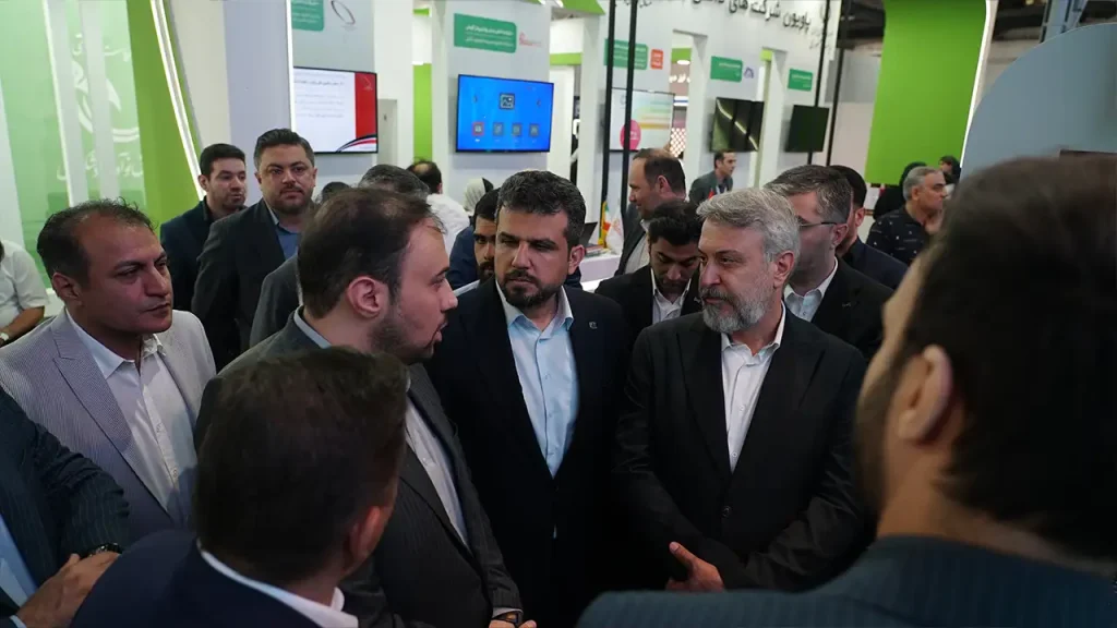 بازدید دکتر مهرداد رضایی، مدیر حوزه مدیریت و ارتباطات بانک صادرات ایران از غرفه هلدینگ صاد