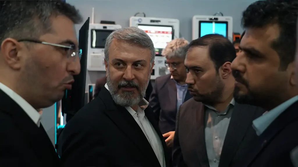 بازدید دکتر مهرداد رضایی، مدیر حوزه مدیریت و ارتباطات بانک صادرات ایران از غرفه هلدینگ صاد