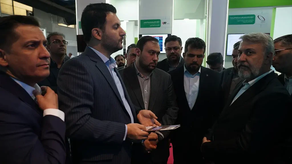 بازدید دکتر مهرداد رضایی، مدیر حوزه مدیریت و ارتباطات بانک صادرات ایران از غرفه هلدینگ صاد